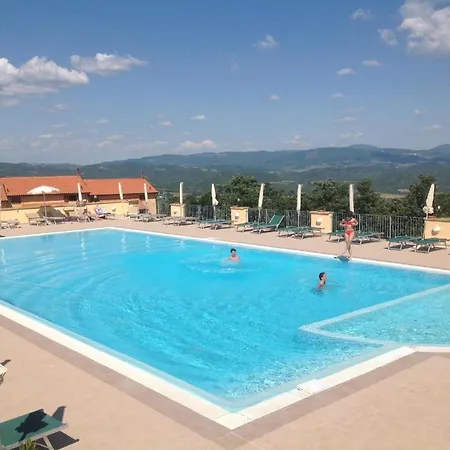 아파트 In Mit Garten, Gemeinsamem Pool Und Grill